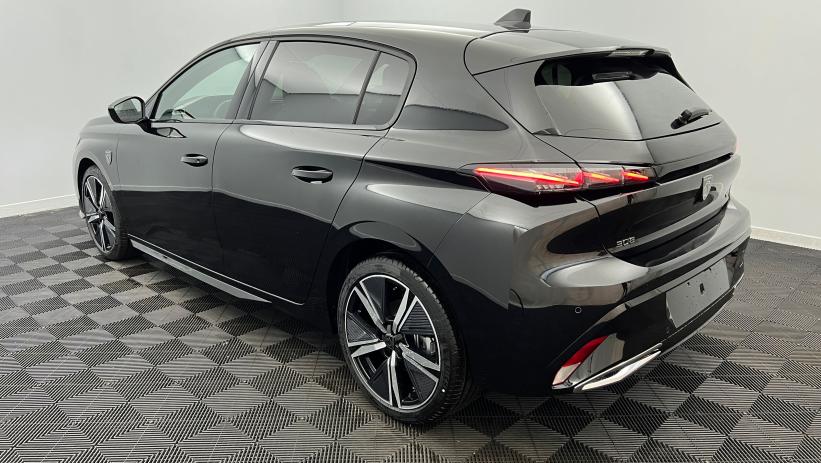 Aperçu du véhicule : BlueHDi 130ch S&S EAT8 GT Noir Perla Nera avec 4500€ d'équipements inclus