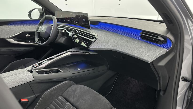 Aperçu du véhicule : III 1.2 Hybrid 145ch GT e-DCS6