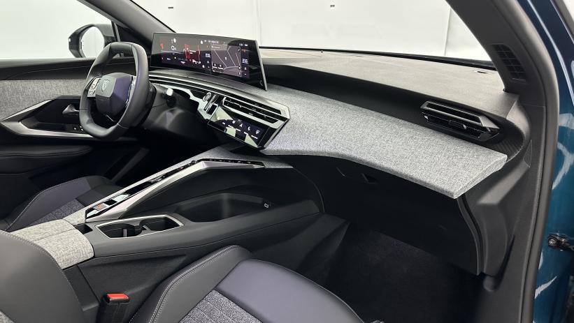 Aperçu du véhicule : III 1.2 Hybrid 145ch Allure e-DCS6