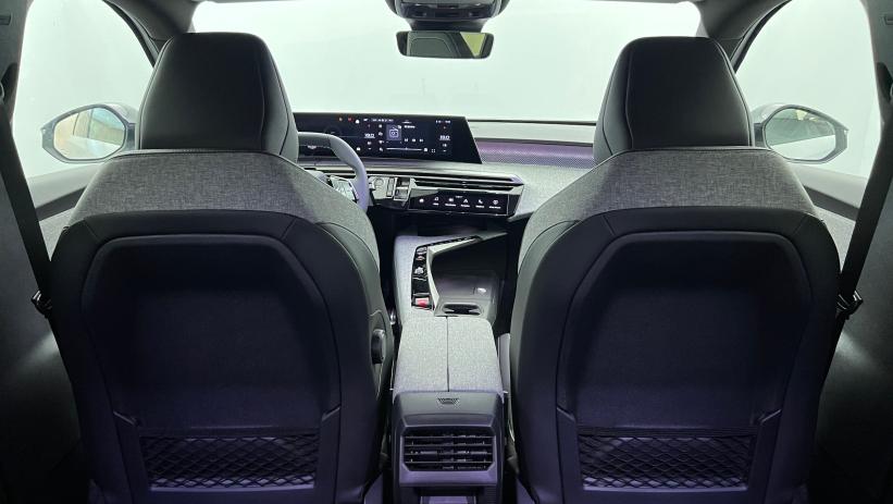 Aperçu du véhicule : Hybrid 145 e-DCS6 GT Blanc Okénite avec 5700€ d'équipements inclus