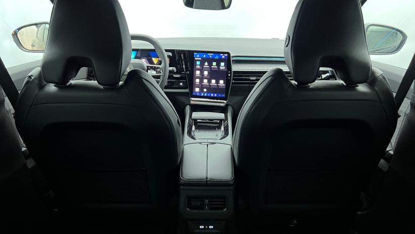 Aperçu du véhicule : E-Tech full hybrid 200 Techno Noir Etoilé avec 1950€ d'équipements inclus