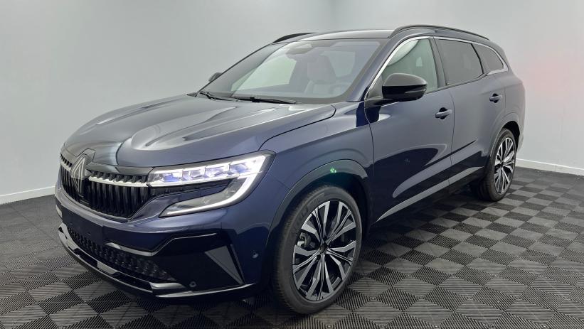 Aperçu du véhicule : E-Tech full hybrid 200 Iconic Bleu Nocturne avec 1000€ d'équipements inclus