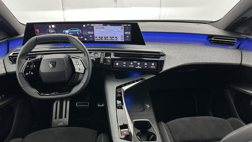 Aperçu du véhicule : III 1.2 Hybrid 145ch GT e-DCS6