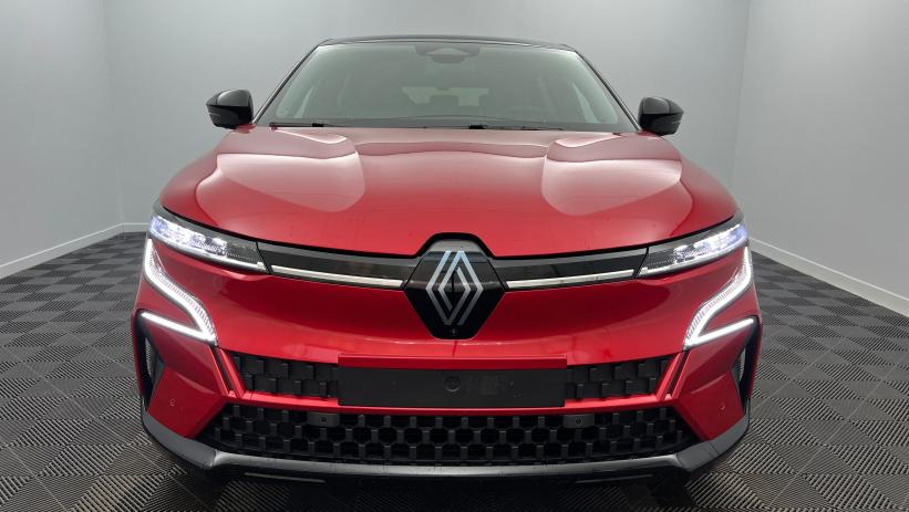 Aperçu du véhicule : 220 ch autonomie confort Techno Rouge flamme - Toit noir étoilé avec 3200€ d'équipements inclus