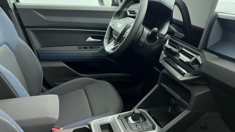 Aperçu du véhicule : Hybrid 155 Expression Gris Schiste avec 1550€ d'équipements inclus