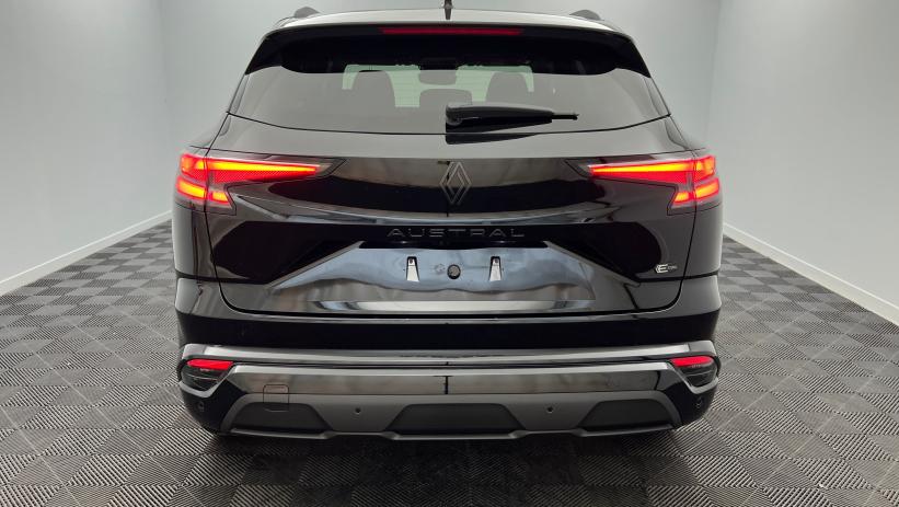 Aperçu du véhicule : full hybrid E-Tech 200 ch Esprit Alpine Noir Etoilé avec 2750€ d'équipements inclus