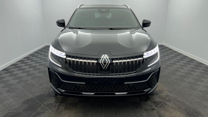 Aperçu du véhicule : E-Tech full hybrid 200 Techno Noir Etoilé avec 1950€ d'équipements inclus