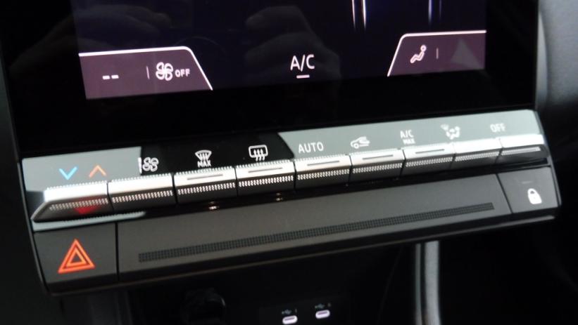 Aperçu du véhicule : 1.3 TCE MILD HYBRID 140CH TECHNO