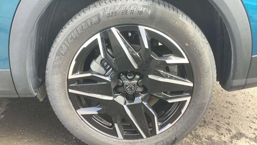 Aperçu du véhicule : 5008 Hybrid 145 ch e-DCS6 GT
