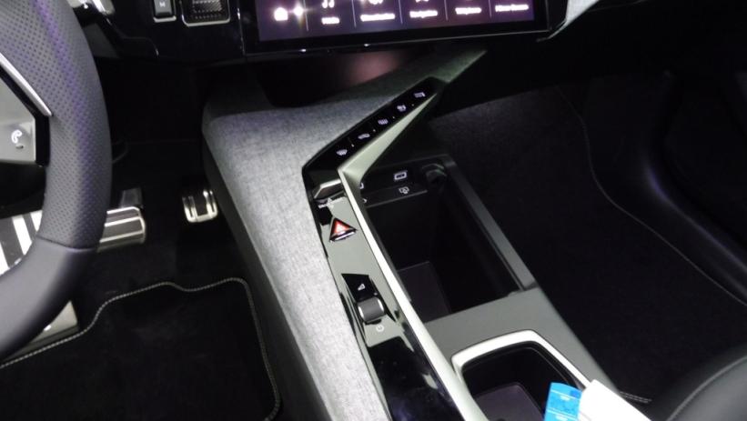 Aperçu du véhicule : 1.2 HYBRID 145CH GT E-DCS6