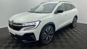 Aperçu du véhicule : E-Tech full hybrid 200 Iconic Blanc Nacré avec 1000€ d'équipements inclus