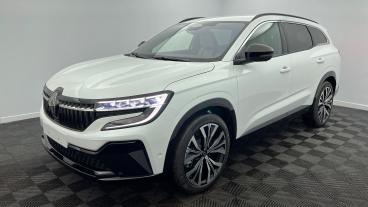 Aperçu du véhicule : E-Tech full hybrid 200 Iconic Blanc Nacré avec 1000€ d'équipements inclus